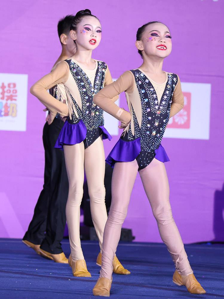 Custom cheerleading competition clothing cheerleading team clothing team clothing team clothing and gym costume 24 new students female and female
