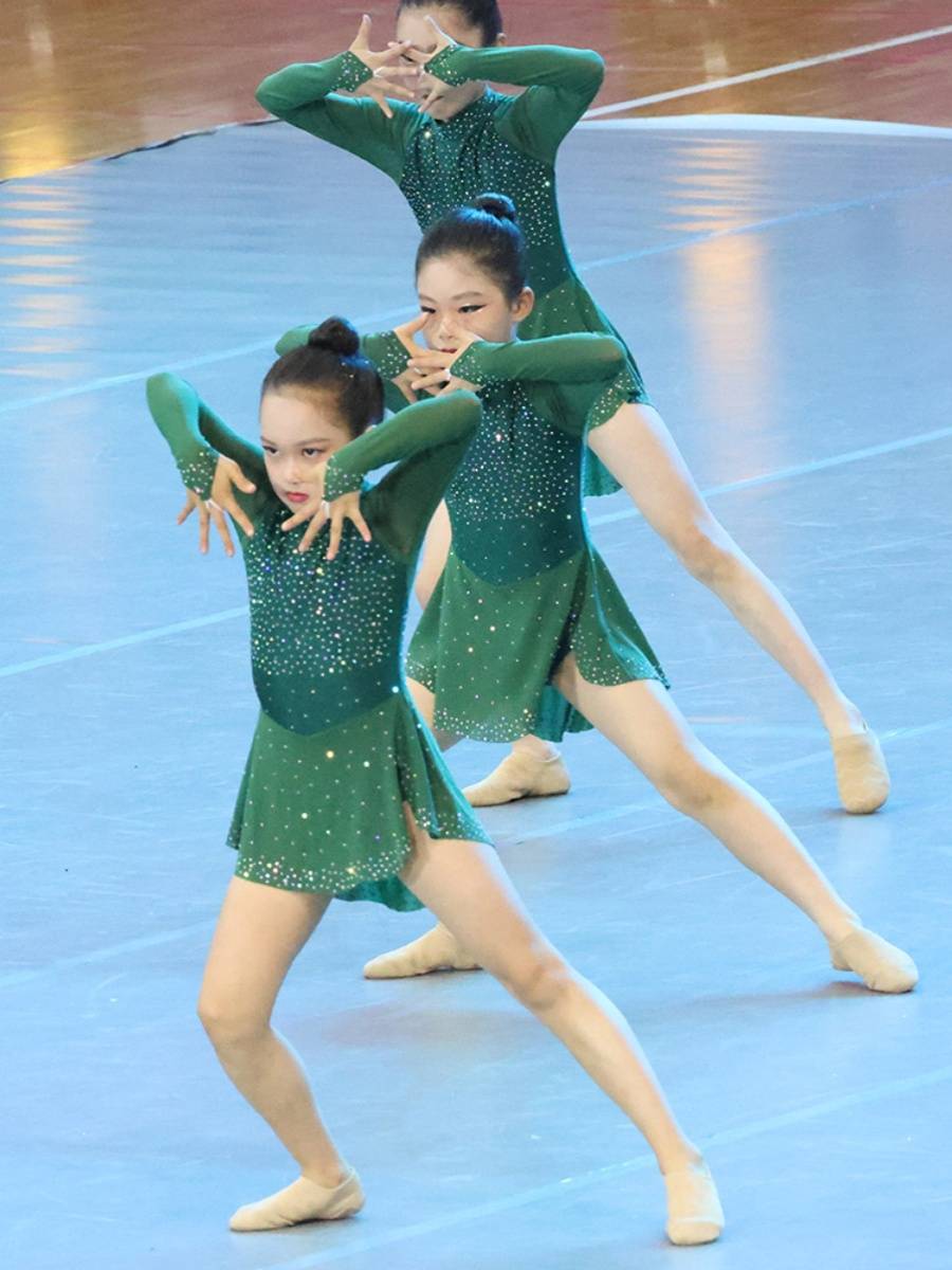 Custom cheerleading competition clothing cheerleading team clothing team clothing team clothing and gym costume 24 new students female and male