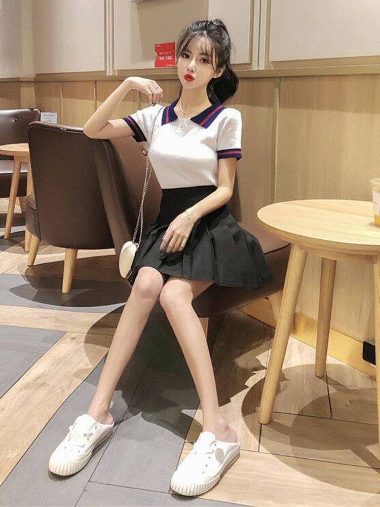 Student football baby la la la gallery performance service adult bodybuilding Korean female group jazz dance watch show modern dance