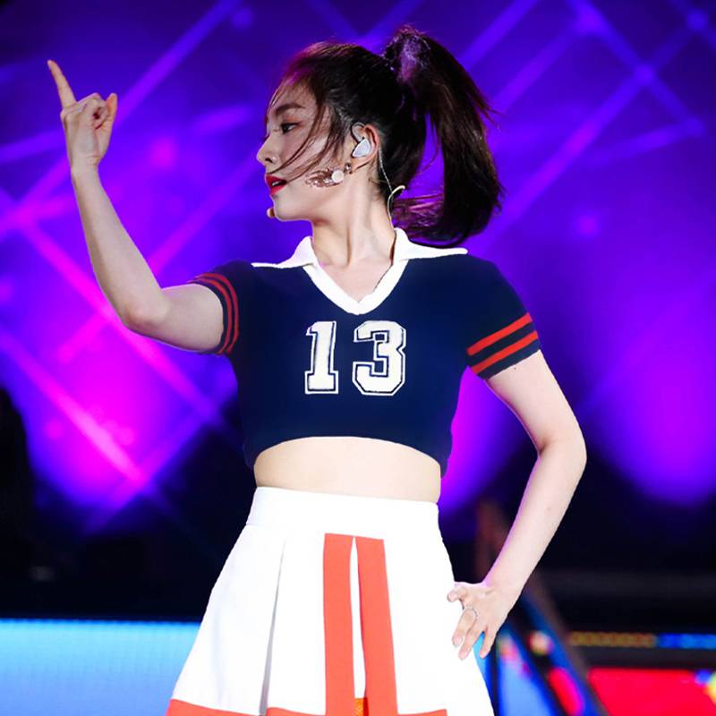 Stage installation show, red velvet Korean female group, the same performance set annual meeting, cheerleading