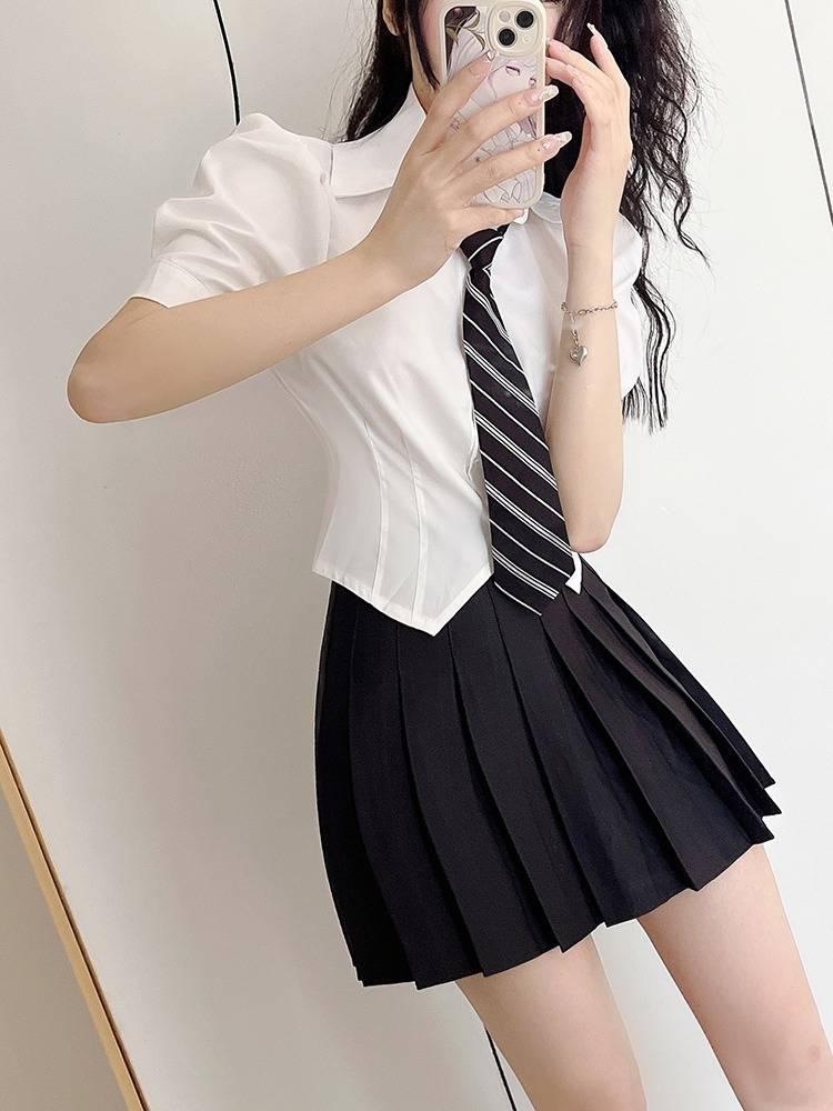 the opening of the korean women's fashion jk-skirt-suited college sports competition