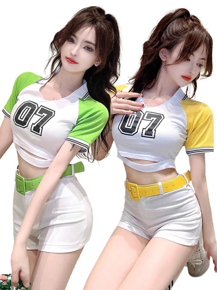 Female college student Lara team performing service adult women's group La La Raoming performance service healthy fuck dance football baby service