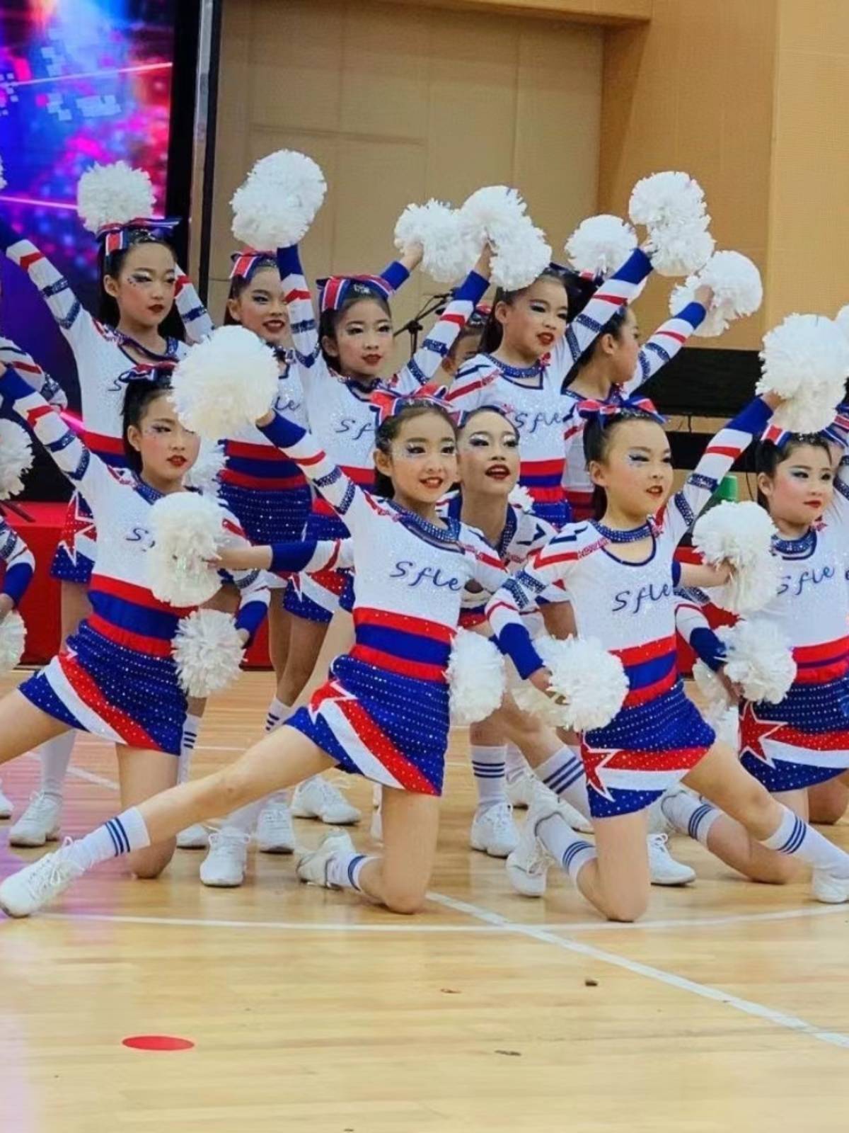 Children's cheerleader clothing la la la la la la fuck men's and women's group bodybuilding competition performance service primary and secondary school students sports meetings