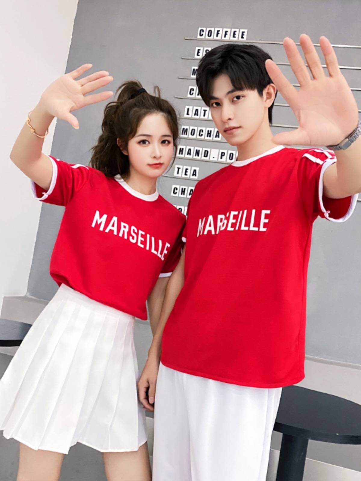 The opening ceremony of the Lala team performance service sports meeting La La Raoming Graduation Seasonal Bodybuilding Set Short Sleeve Men and Women Spring
