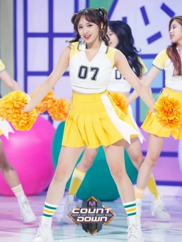Women's team playing singing fitness exercise performance Middle school student sports meeting opening ceremony clothing cheerleader cheerleading performance service