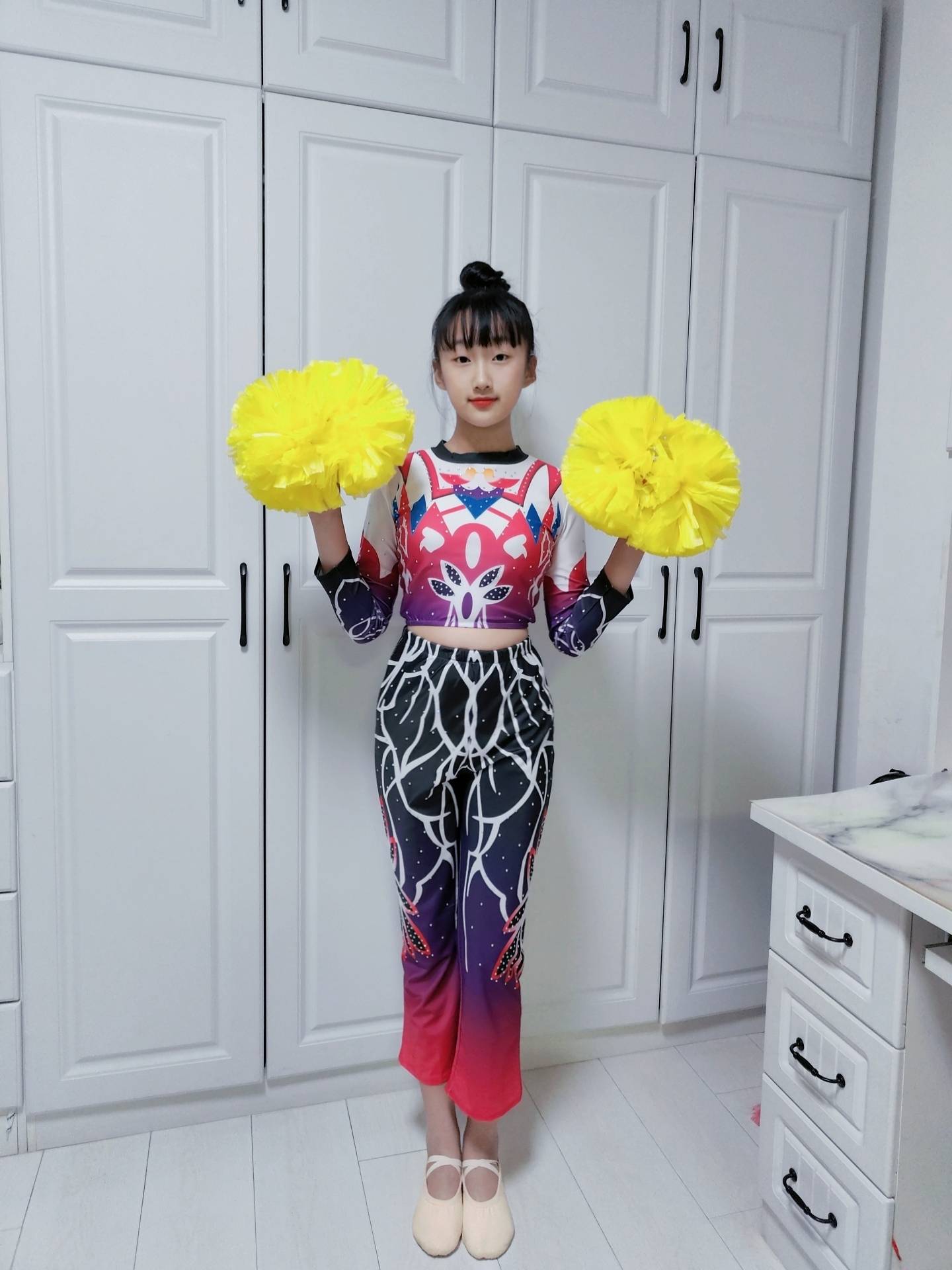 Customized men and girls' group gymnastics competition service primary and secondary school students radio gymnastics cheerleader performance service