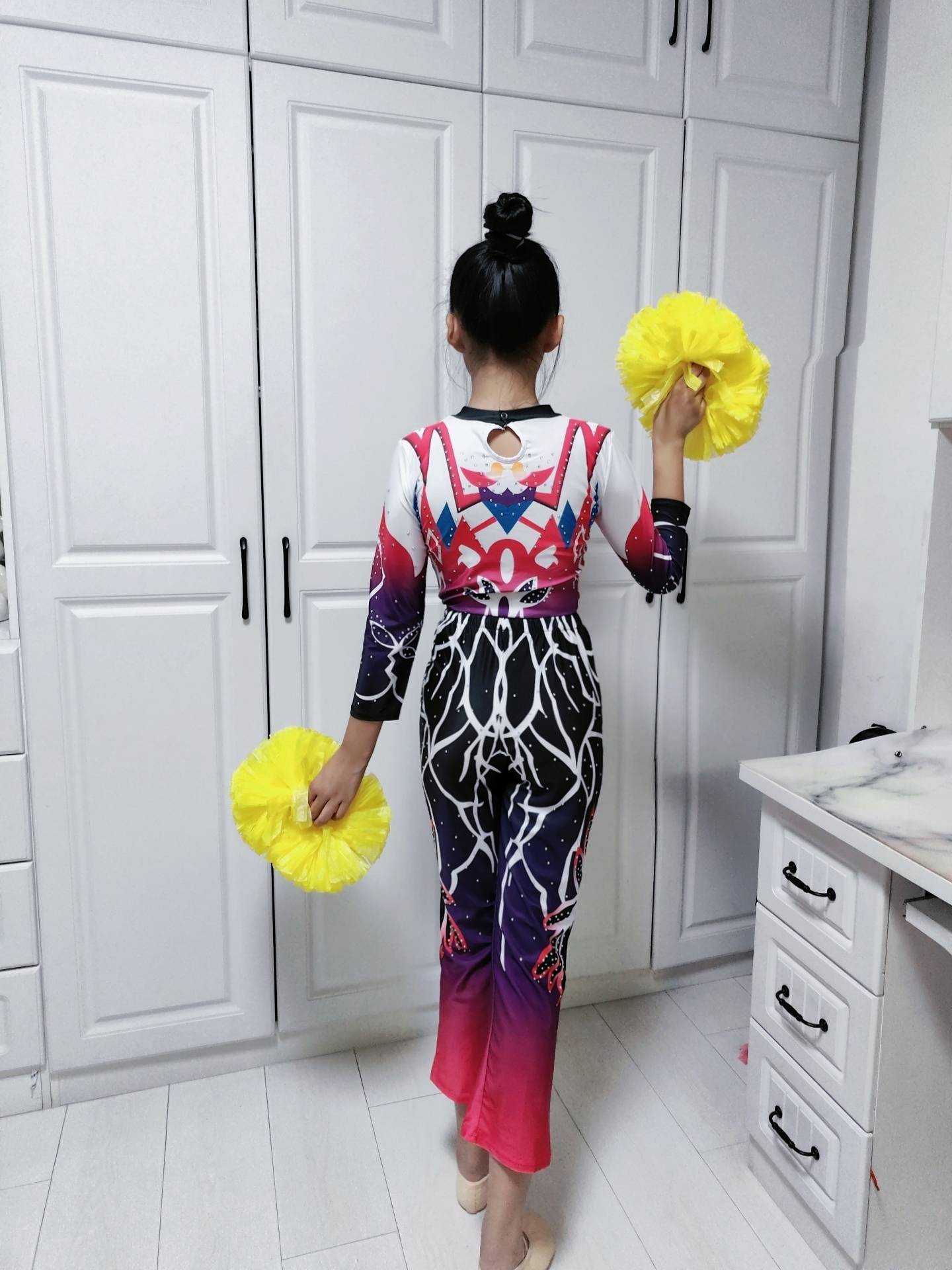 Customized men and girls' group gymnastics competition service primary and secondary school students radio gymnastics cheerleader performance service