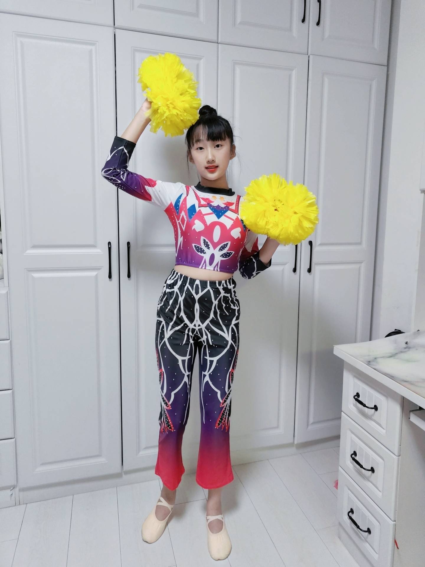 Customized men and girls' group gymnastics competition service primary and secondary school students radio gymnastics cheerleader performance service