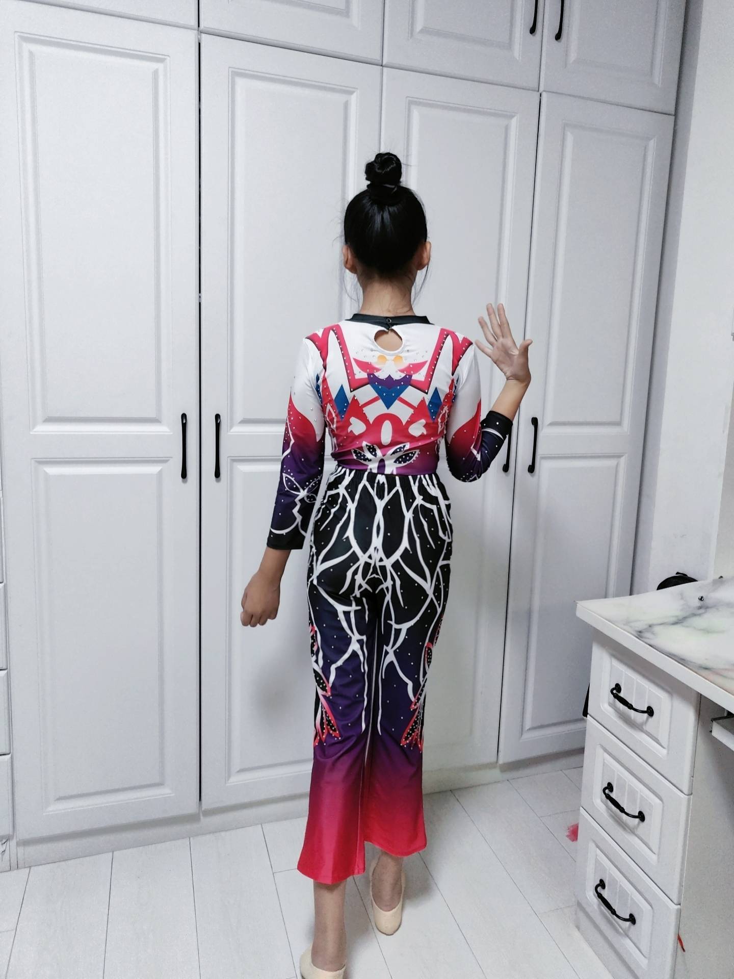 Customized men and girls' group gymnastics competition service primary and secondary school students radio gymnastics cheerleader performance service