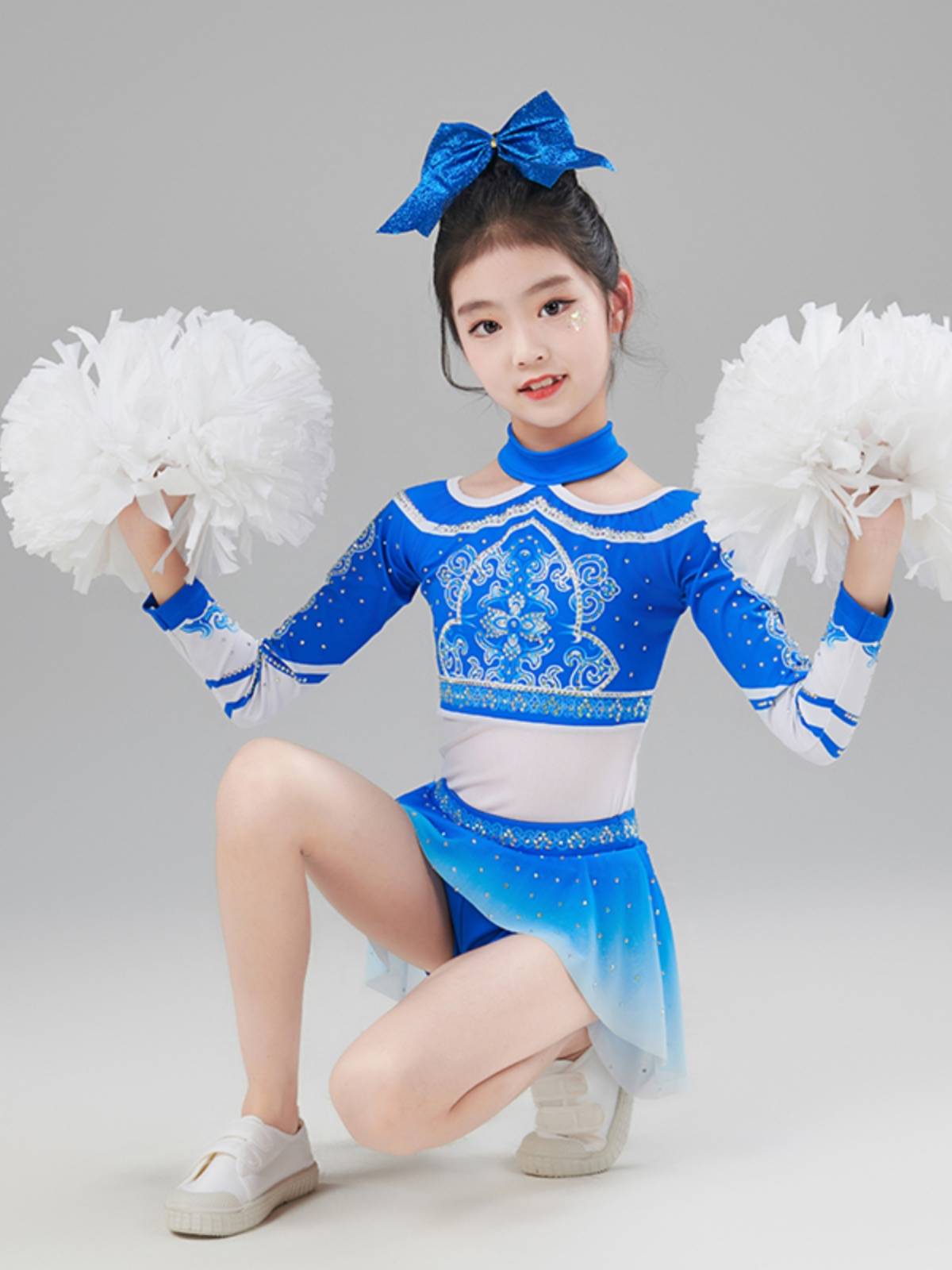 Men and women primary and secondary school students Lara team performing clothes children la la la fucking service group gymnastics exercise competitive dance service