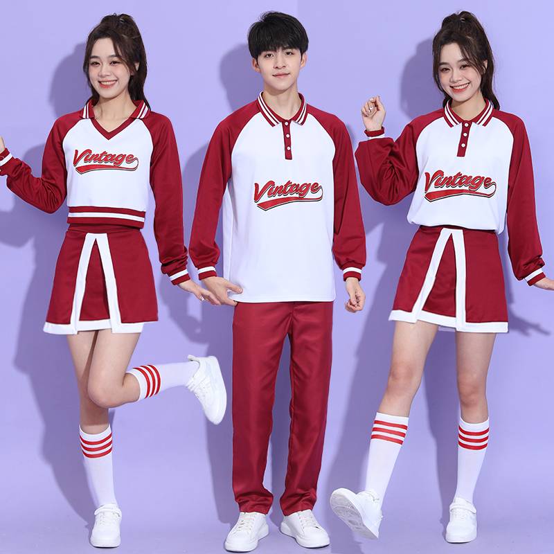 Long-sleeved choreographers, adult cheerleaders, group of girls