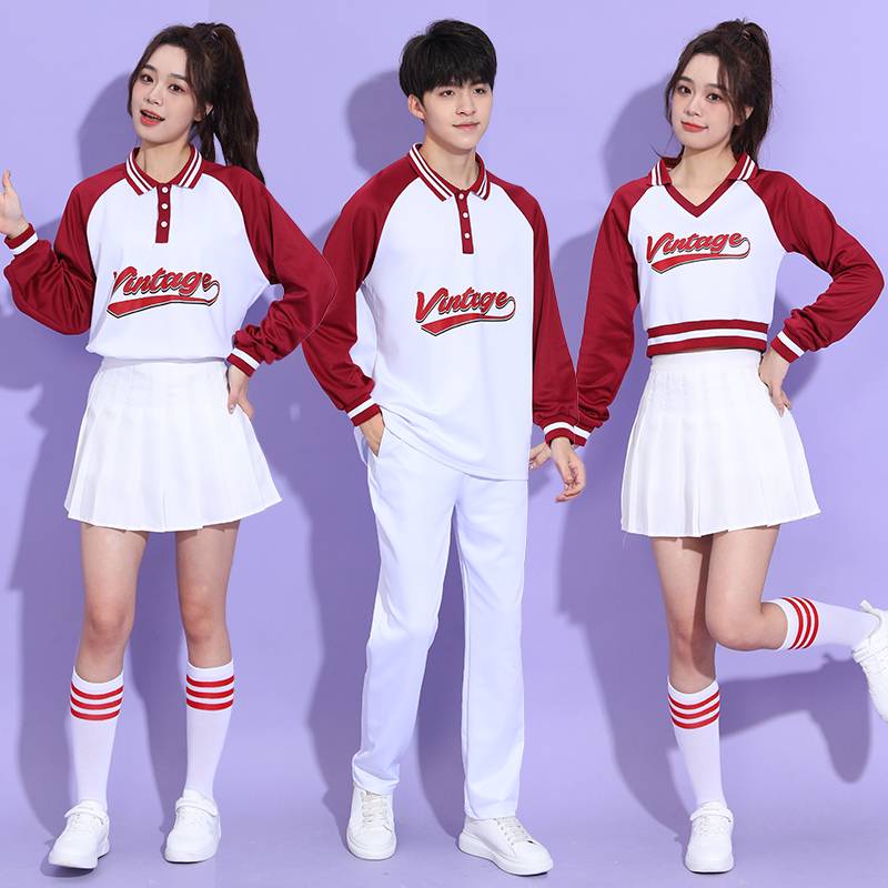 Long-sleeved choreographers, adult cheerleaders, group of girls