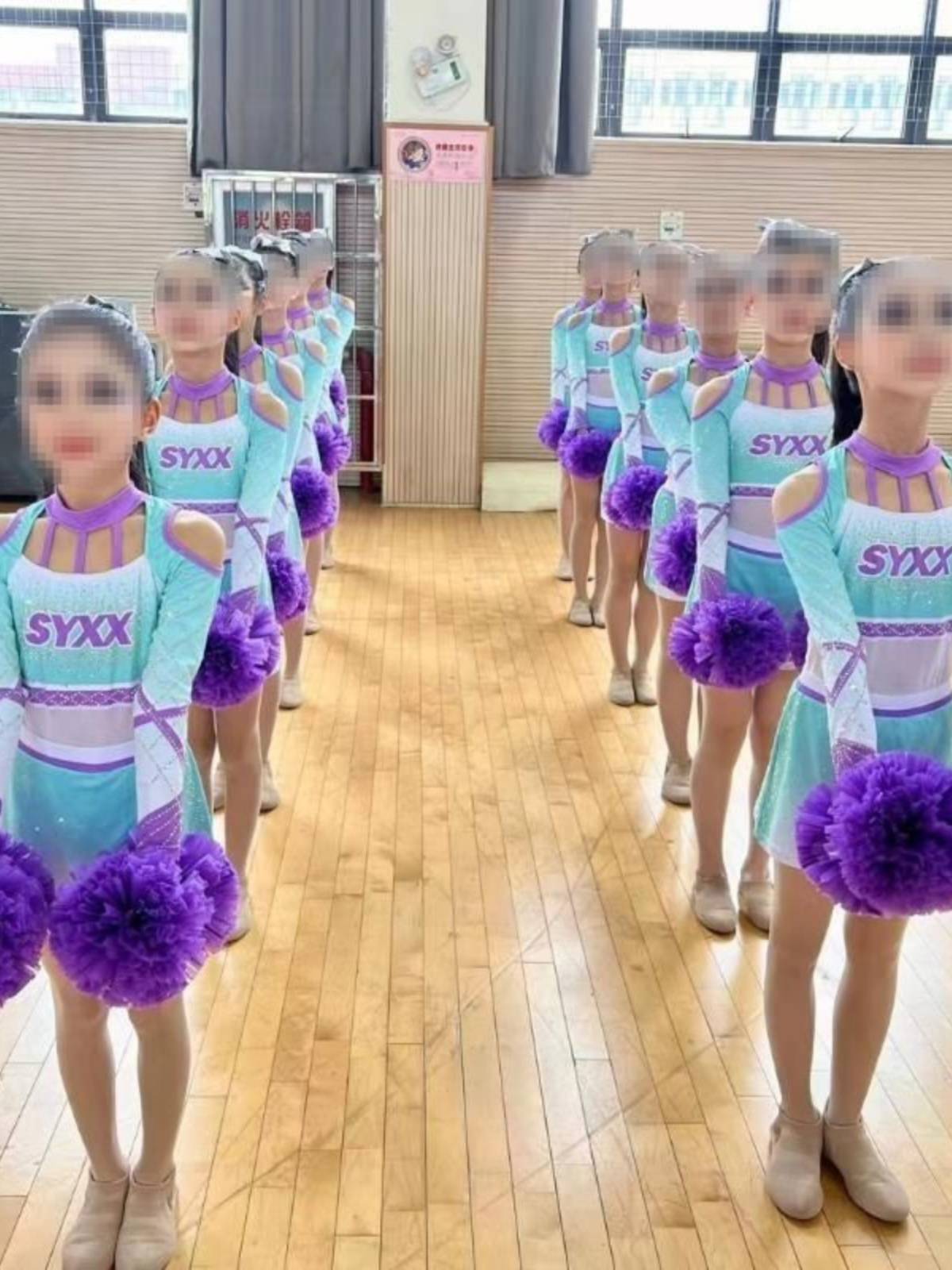 Children La Raid performance service Lala team clothing and gymmonica team competition dance service sports meeting la la la la la la