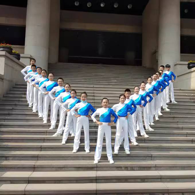 Primary and secondary school students radio gymnastics training service gymnastics group gymnastics table acting children's square dance performance dance service
