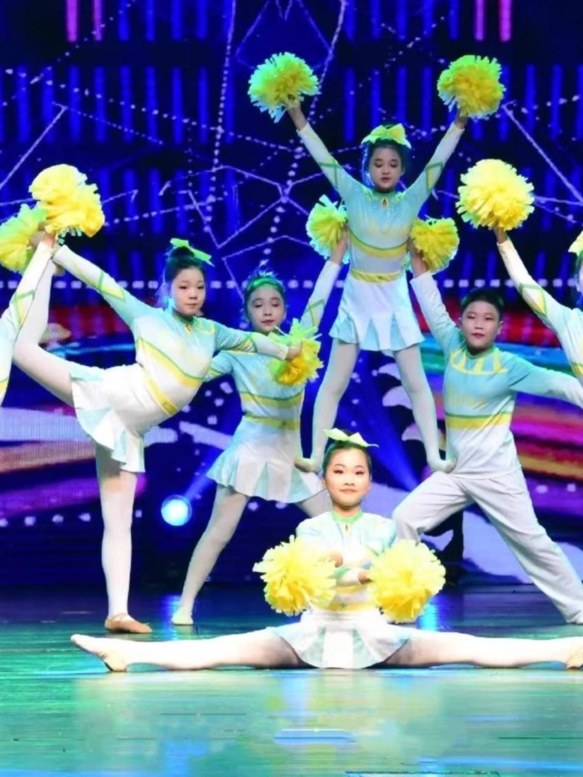 Children La Raoming performance service Lala Elementary and Middle School Students Competition Games Funbuilding Performance Group Clothing