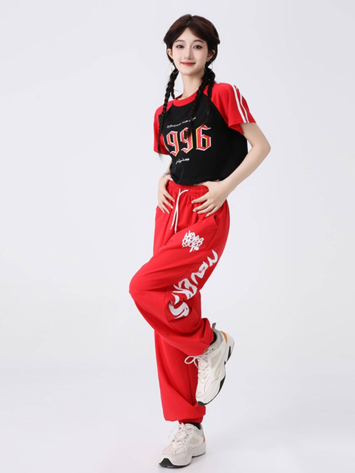 The opening ceremony of the Korean cheerleaders' group show-suits