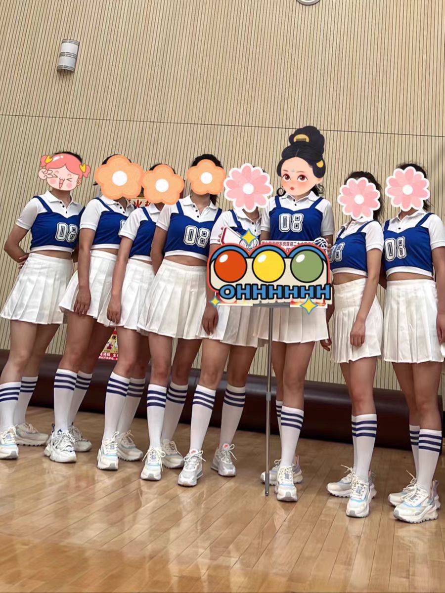 Cosmic girls same women's group dance singing Korean version of the cheerleading students cheerleading stage performance service