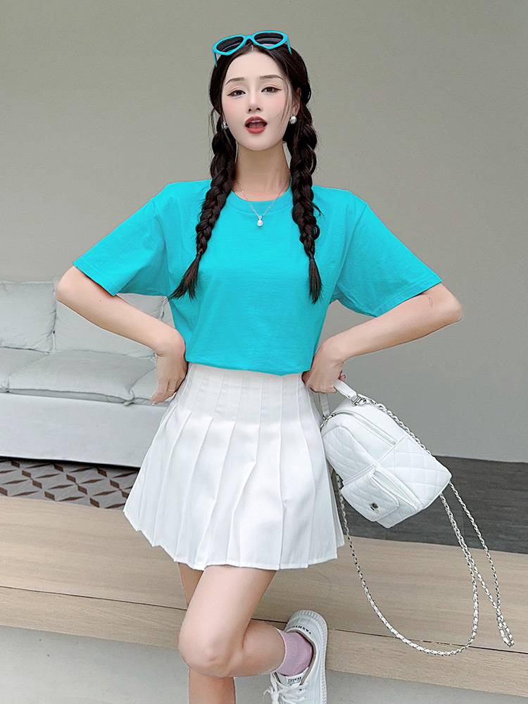 THE KOREAN TROUPE OF THE SOCCER BABY CHEERLEADING GIRLS IN THE CANDY T-SHIRT GRADUATION SEASON