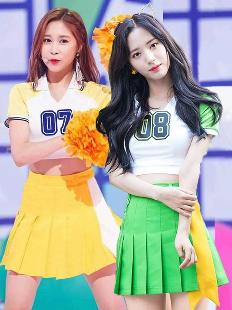The Korean women's sexy cheerleading and cheering and football-baby-breathing