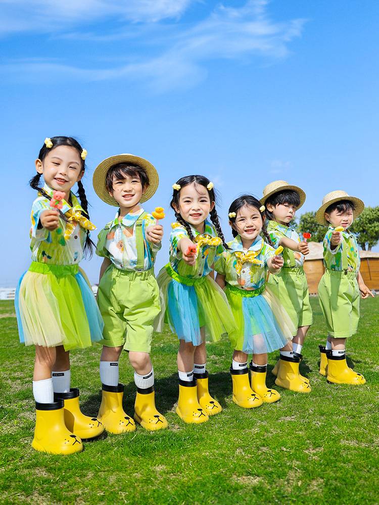 Kindergarten Graduation Show Costume Summer Chorus Performance Server Primary School Games La La Team Service Candy Color