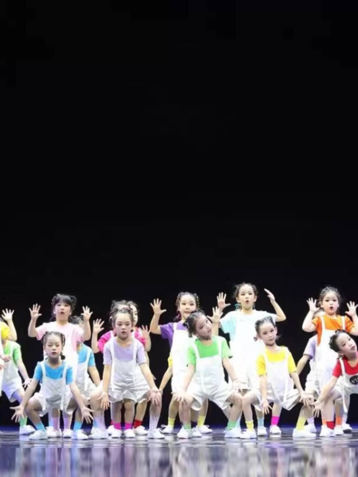 I am a jumping sugar performance service for young children's dance la la la la la la la lashes