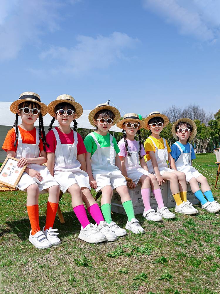 The kindergarten graduation photos candy color strap pants sports meeting la la lasame clothing, I am a jump jump sugar performance clothing
