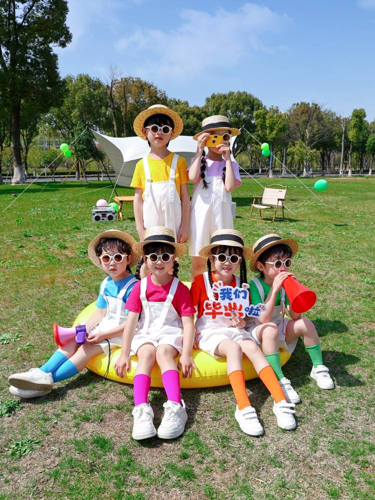 The kindergarten graduation photos candy color strap pants sports meeting la la lasame clothing, I am a jump jump sugar performance clothing
