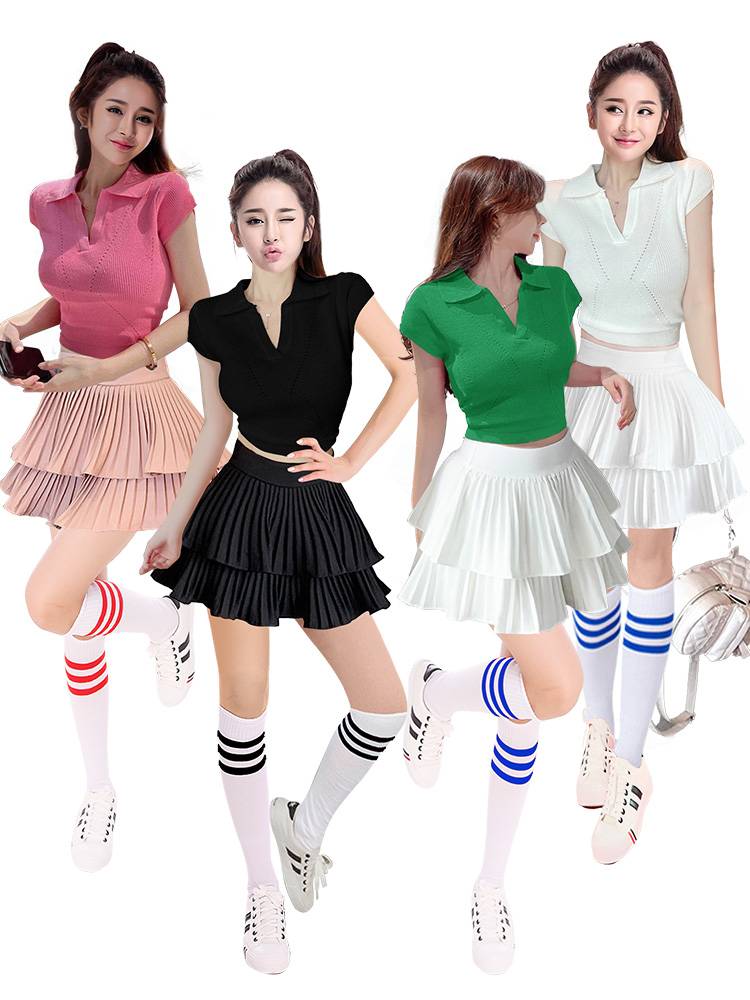 The Korean girls are young and young, and they're so cute, and they're going to play at the girls' college