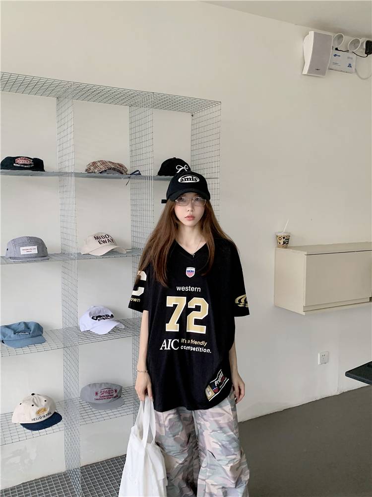 ♪ ♪ European football baby cheerer ♪