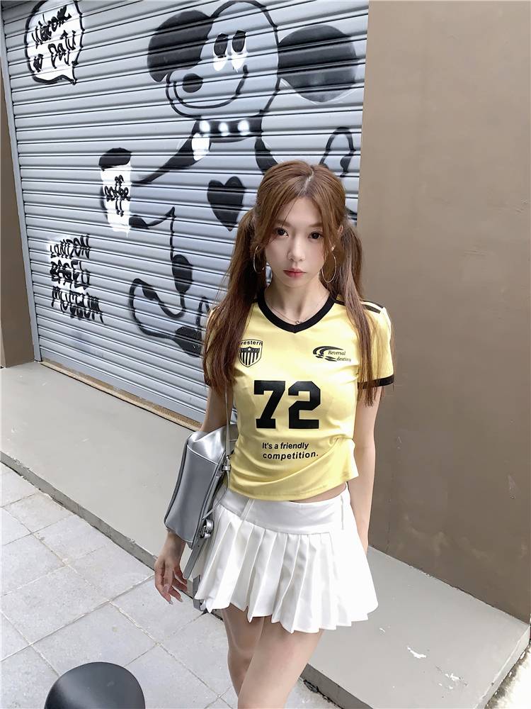 ♪ ♪ European football baby cheerer ♪