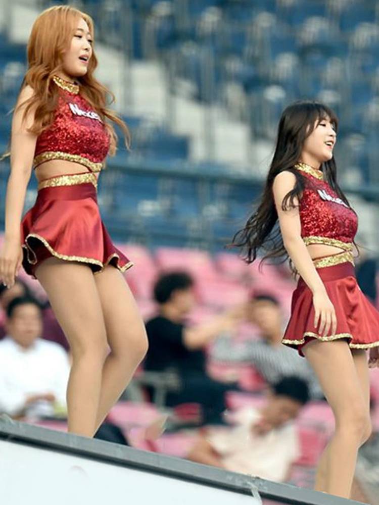 Adult cheerleading team Girls' Generation Sexy Students Men and Women Football Baby Campus Games La La Fuck