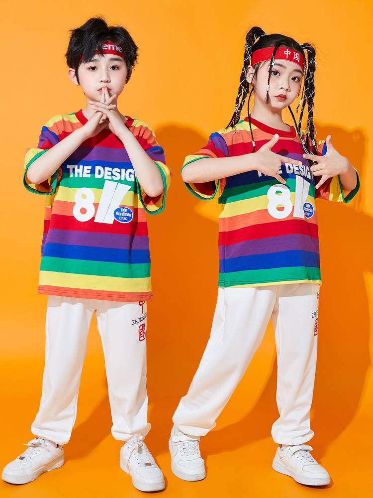 Children's cheerleading service students at the Spring Games Set Set Hip -House Tide Dance Lala team performance clothing