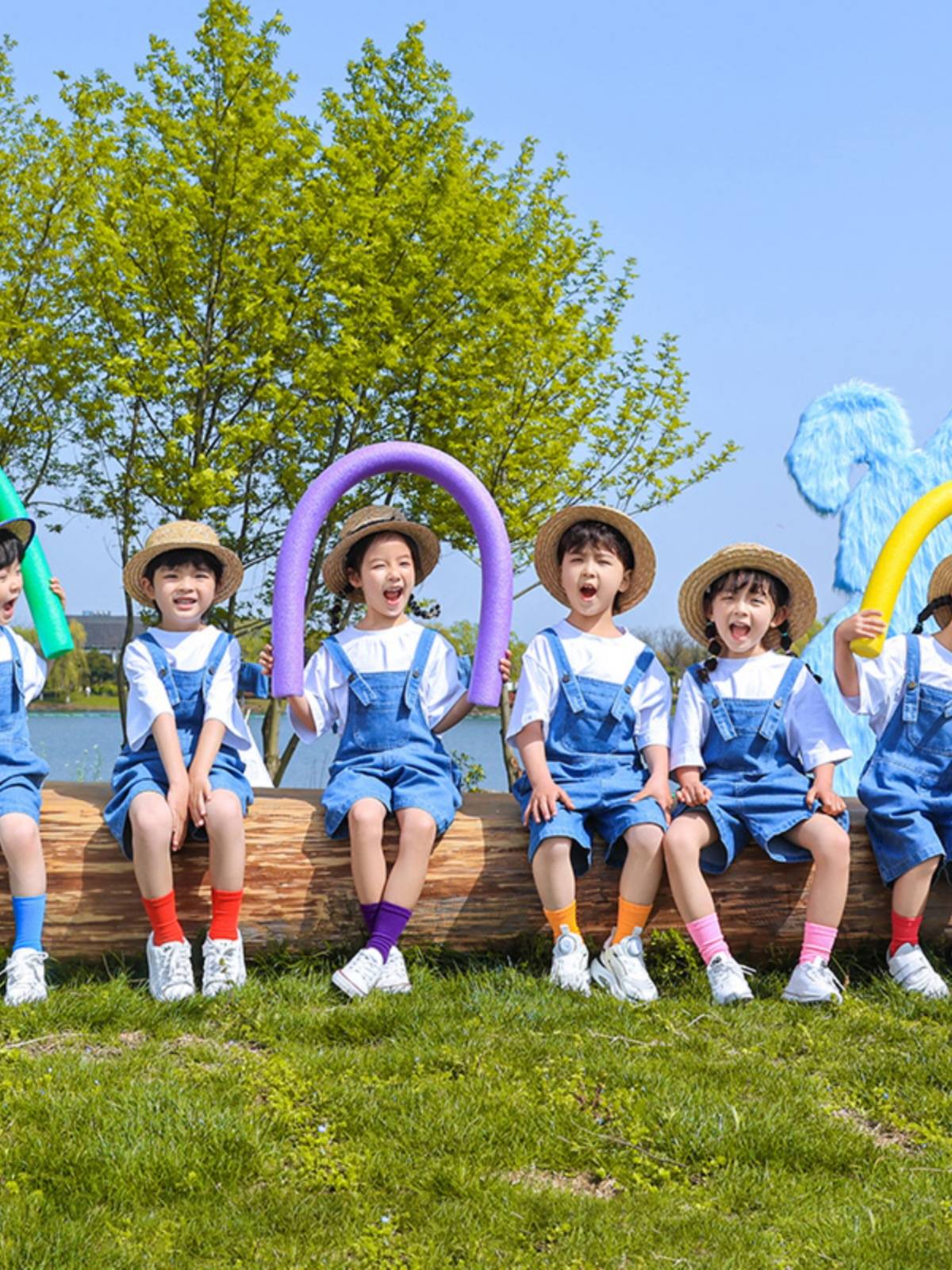 June 1 male and female performance clothes white T -shirt kindergarten strap shorts graduation photos 6 elementary school students cheerleading team uniforms