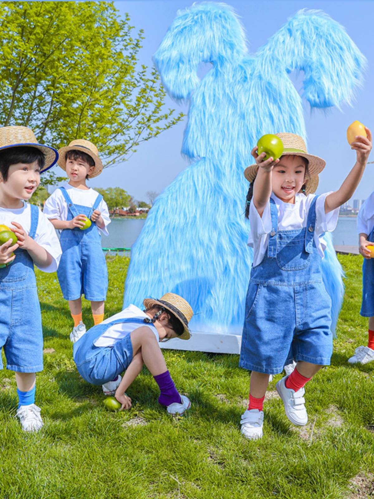 June 1 male and female performance clothes white T -shirt kindergarten strap shorts graduation photos 6 elementary school students cheerleading team uniforms