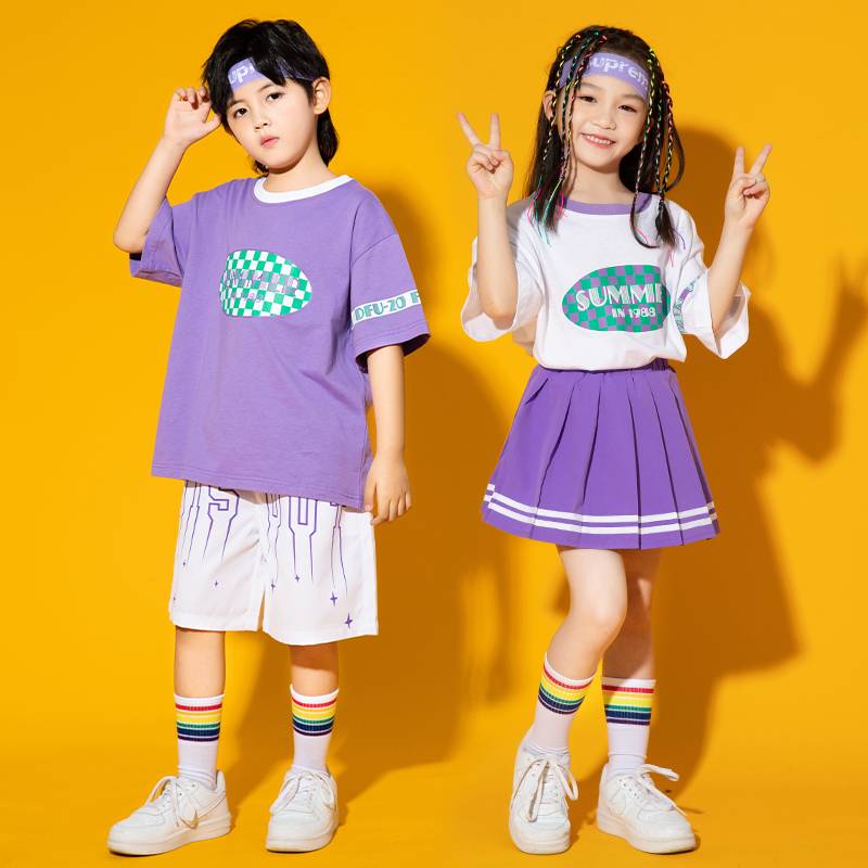 Quick-for-nothing cheerleading and acting for the kindergarten group