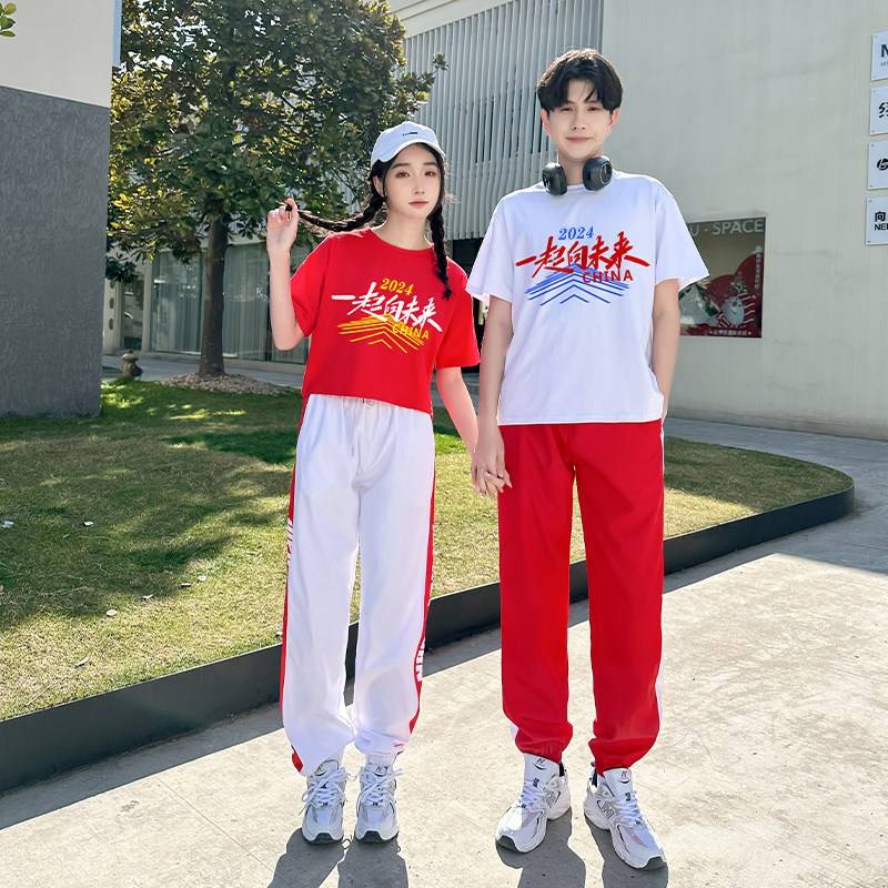 College students together to the opening ceremony of the high school sports meeting at the junior high school sports meeting of the chorus class