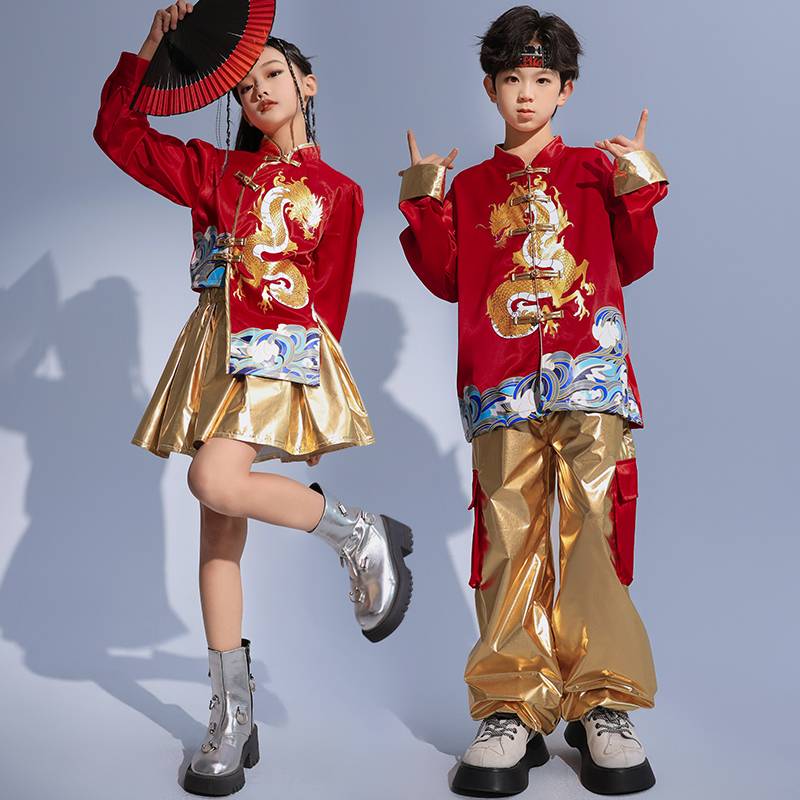 The Chinese Windboy of Dragon Year performed a new Chinese-style Chinese-style Han-design student competition cheerleading
