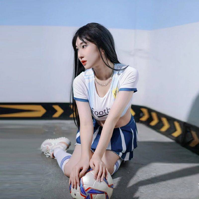 "SMOKY FOOTBALL, BABY LINGERIE WITH A WORLD CUP OF SEXY T-SHIRTS FOR THE CHEERLEADING