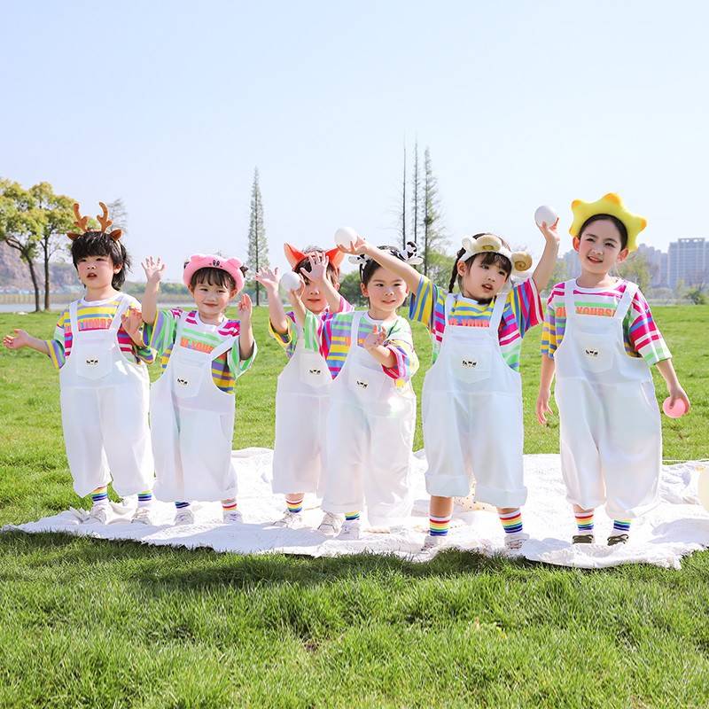 Factory sells Liuyi Children's La Team Performance Series Holding Bag B Pagling Pants Set Kindergarten Class Server Graduation Photo