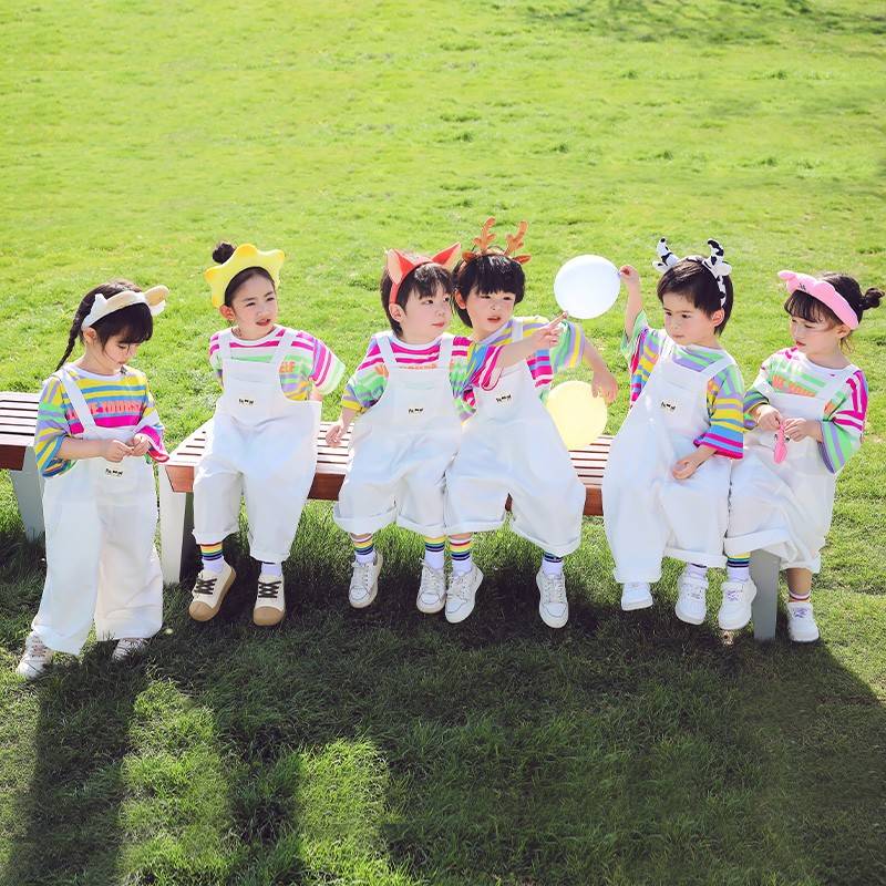 Factory sells Liuyi Children's La Team Performance Series Holding Bag B Pagling Pants Set Kindergarten Class Server Graduation Photo