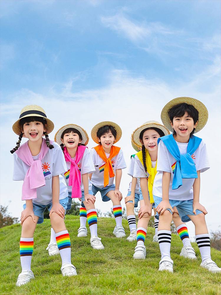 June 1 elementary school student cheerleader performance service kindergarten cheerleading watch performance meeting opening ceremony group service