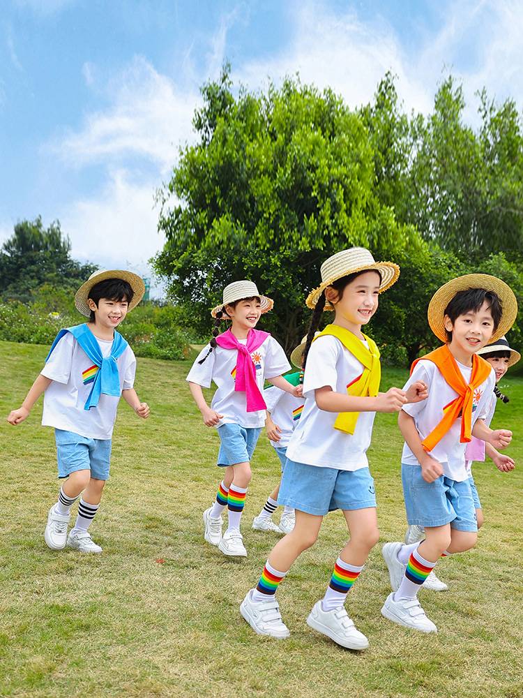 June 1 elementary school student cheerleader performance service kindergarten cheerleading watch performance meeting opening ceremony group service