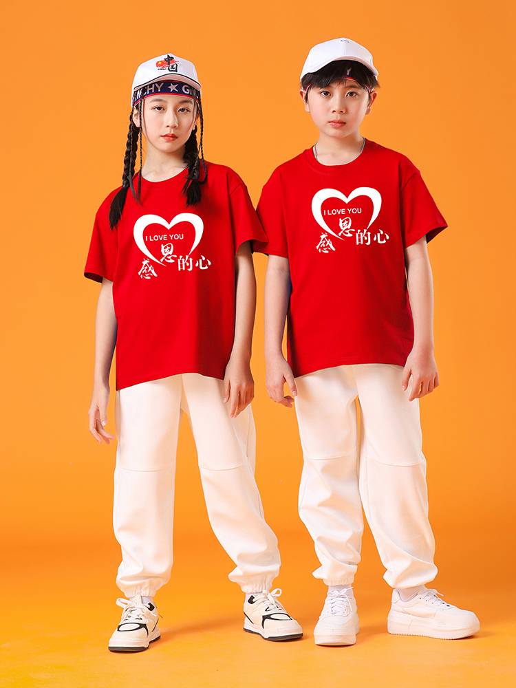 Children's Children's La La Team performed grateful heart chorus recitation clothes kindergarten sports gymnastics class