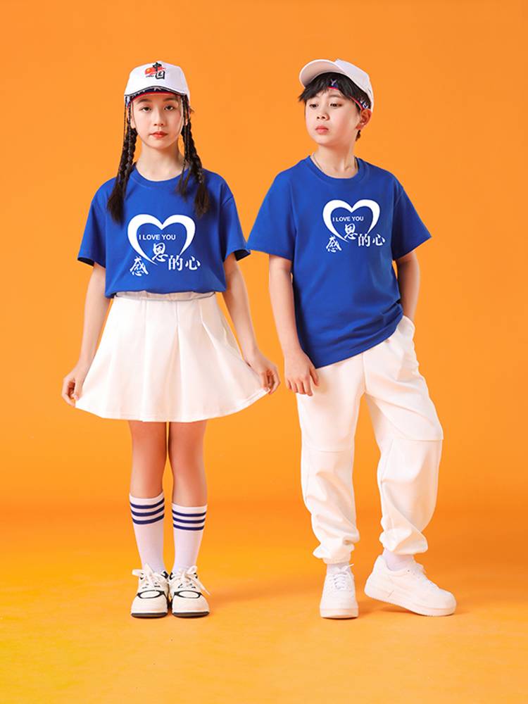 Children's Children's La La Team performed grateful heart chorus recitation clothes kindergarten sports gymnastics class