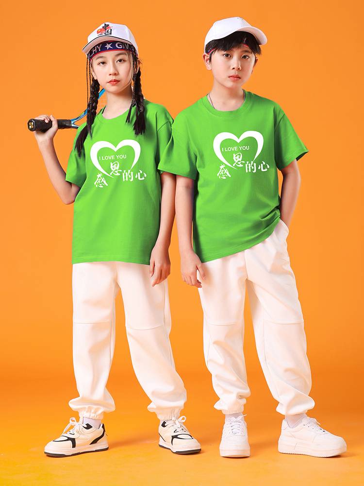Children's Children's La La Team performed grateful heart chorus recitation clothes kindergarten sports gymnastics class