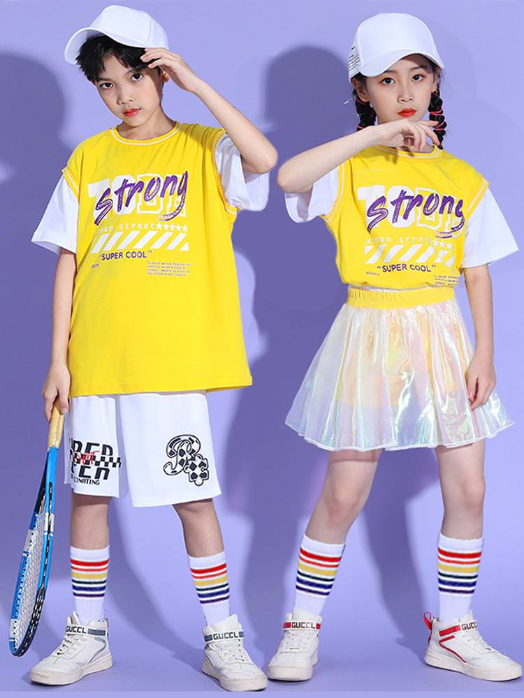 Children's cheerleading watching service kindergarten La cheerle team student class service sports meeting performed hip -hop dance men and women
