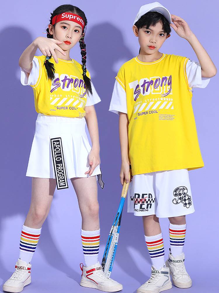 Children's cheerleading watching service kindergarten La cheerle team student class service sports meeting performed hip -hop dance men and women
