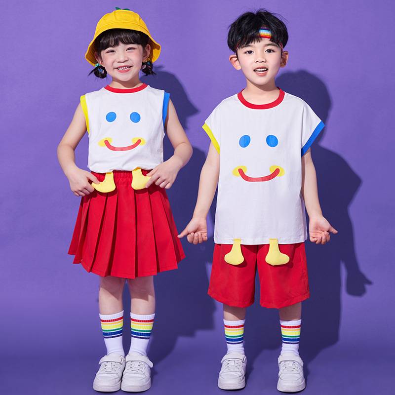 Liu Yizhou performing clothing cute smiley face, small feet dance service elementary school students cheerleader performance service