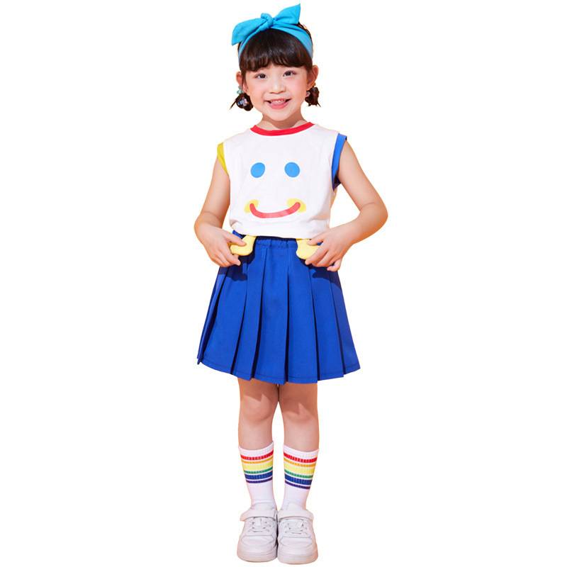 Liu Yizhou performing clothing cute smiley face, small feet dance service elementary school students cheerleader performance service