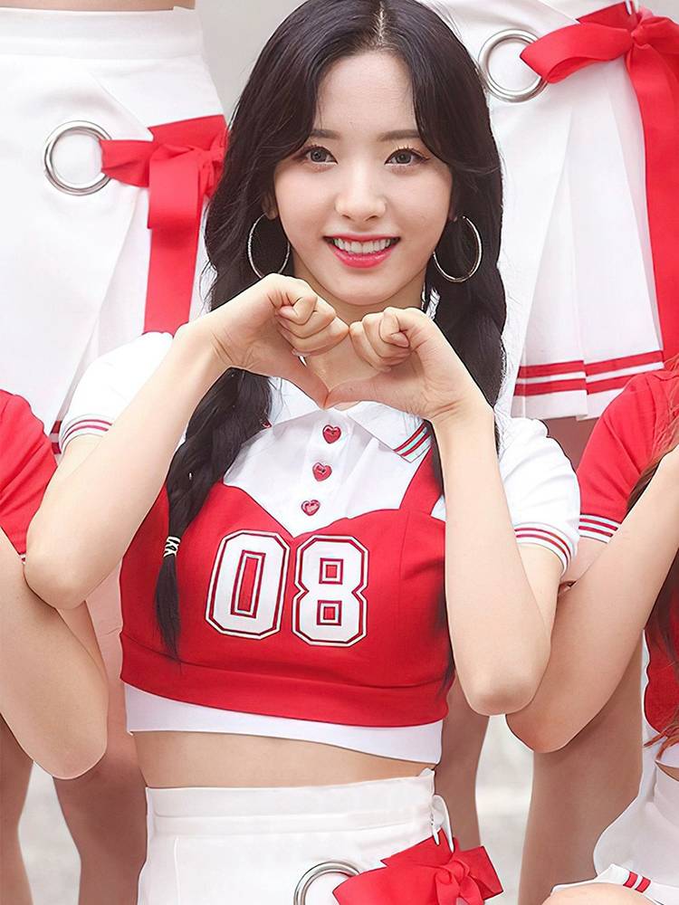 The Korean girls cheerleading and chorus-dressing European soccer cup hip-hop-showing football-baby group